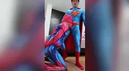 Superman scopa l'Uomo Ragno