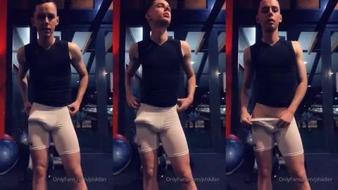 Sorpreso di mostrare il suo cazzo in palestra