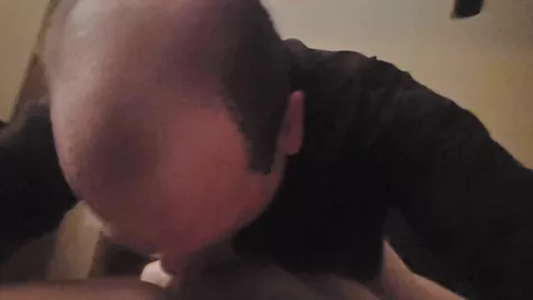 Ohio’s größter Gay-Schwanzlutscher Harley Banks poliert einen dicken Prügel