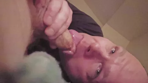 Harley Banks, twink de Columbus, se traga una polla gorda