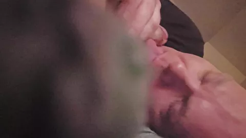 Harley Banks, twink di Columbus, si cala un cazzo spesso