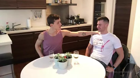 Hoss Kado fode Lukas Daken