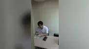 Estudiante universitario de 18 años, guapo y deportista
