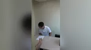 Estudiante universitario de 18 años, guapo y deportista
