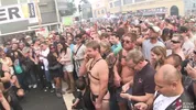 Nackt und vor Tausenden auf der Folsom Street gedemütigt