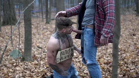 Un twink gay ha bisogno del cazzo di un daddy protettivo