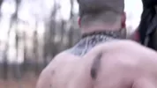 Un twink gay ha bisogno del cazzo di un daddy protettivo