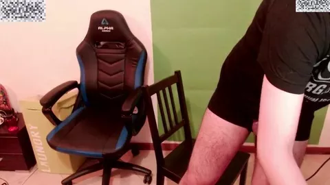 Minet mignon qui jouit