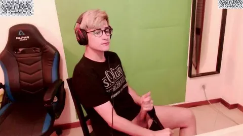 Minet mignon qui jouit