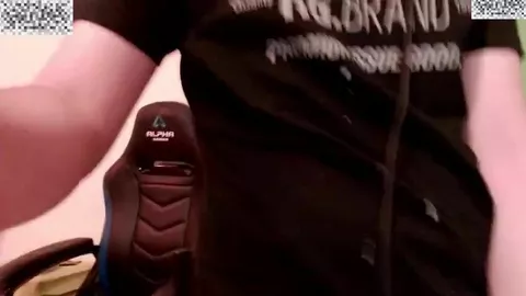 Minet mignon qui jouit