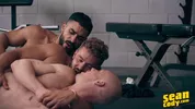 Trío duro en el gimnasio – Diego, Evan y Hayden