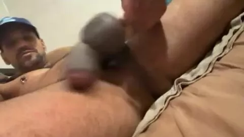 Baise-moi et caresse ma bite non circoncise