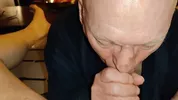 Dou um boquete num gay, lambo a bunda dele e deixo gozar na minha boca – DirtyOldman1001