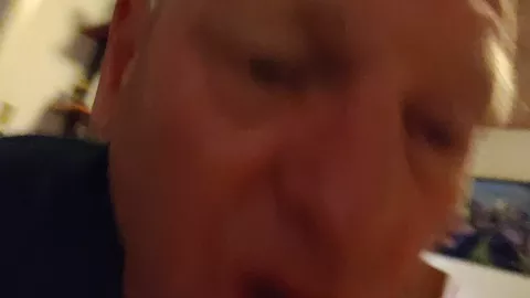 Blase einen neuen Mann und lass ihn in meinen Mund kommen