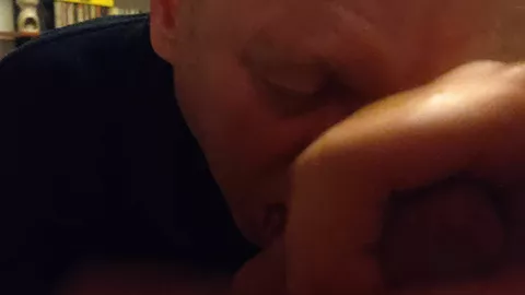 Sopla a un hombre nuevo y que se corra en mi boca