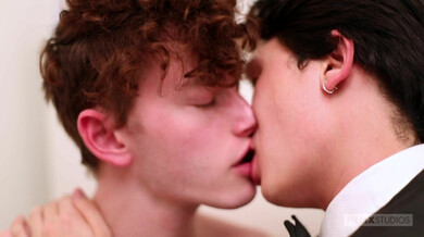 Hotel Helix: fattorino - Spencer Locke, Reece Jackson