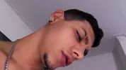 Yashiro - Latino sexy provoca o seu rabo e bate uma punheta