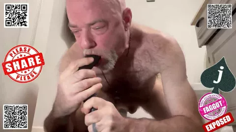 Exhibidor cerdo Christopher Allen Foster se folla con un doble dildo largo y luego se lo traga — bbfag4cum