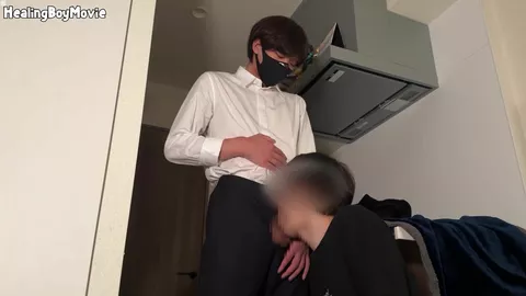 Trabalhador de escritório com pau grande