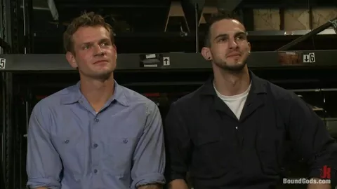 Phenix Saint bekommt seinen Arsch zum ersten Mal vergewaltigt