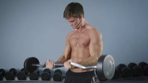 Beau à la salle de muscu