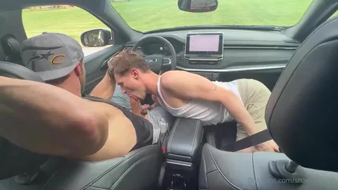 Hot Top Fucking Boy Schlampe im Auto