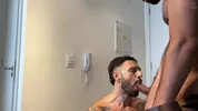 Milo Galician enfonce sa bite monstrueuse et poilue dans Igor Lucios après l'entraînement