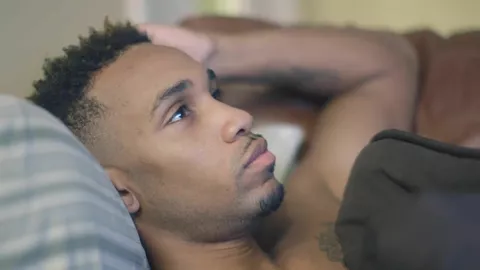 Über ihn - Staffel 1 - Folge 2 - Der andere Bruder