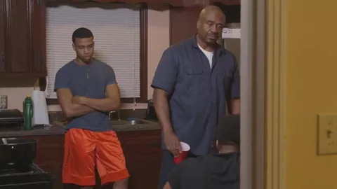 Su di lui - Stagione 1 - Episodio 4 - Mangiami il culo