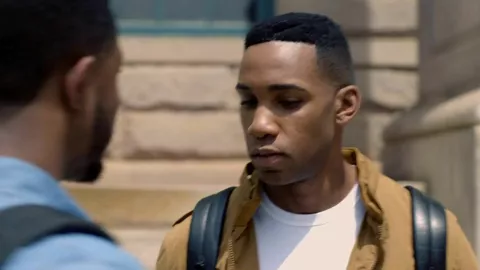 About him - Saison 2 - Episode 2 - Les Cinq de Monroe