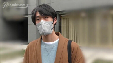 Estudante universitário bonito