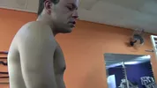 Hetero-DILF wird vom latino Gym-Buddy umgedreht