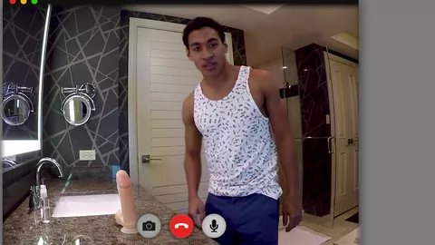 Douche — black musclé démonte un sportif latino (HD)