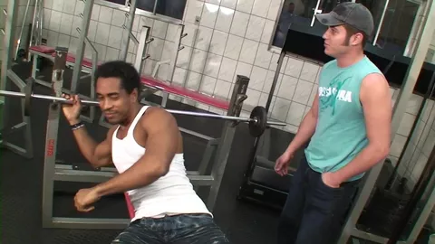 Atlético negro cabalga la dura polla de su entrenador (HD)