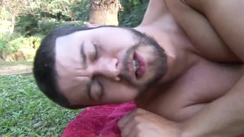 pareja_gay_de_musculos_latinos_cogida_anal_al_aire_libre_y_corrida_en_la_cara_HD