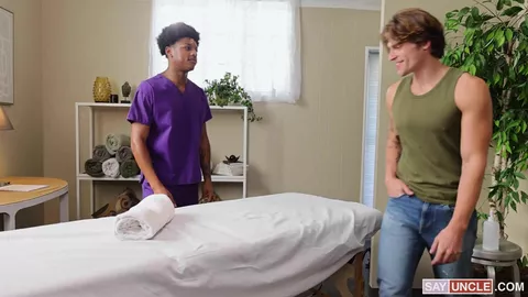 Uma massagem vai ajudar-te a relaxar — vamos começar pelo teu pau bem grosso