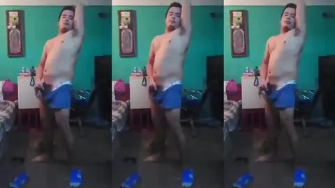 Jesus en boxer jalandose el pene avienta semen #1