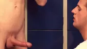 Aaron Aurora & Ben Cox - Entrenamiento en vestuarios para el joven Aaron