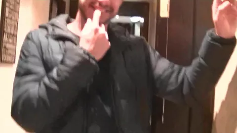 chico_sexy_usado_crudo_por_una_estrella_porno_de_polla_xxl_superior