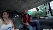 BaitBus – oso calvo y peludo follado por un hombre hetero en una camioneta