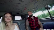 BaitBus – oso calvo y peludo follado por un hombre hetero en una camioneta