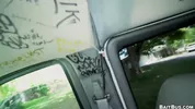 BaitBus – oso calvo y peludo follado por un hombre hetero en una camioneta