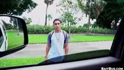 BaitBus – oso calvo y peludo follado por un hombre hetero en una camioneta