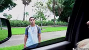 BaitBus – oso calvo y peludo follado por un hombre hetero en una camioneta