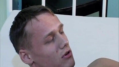 Tony Magera se fait baiser en prison