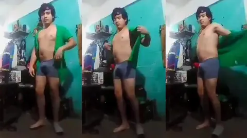 Jesus en boxer jalandose el pene avienta semen #7