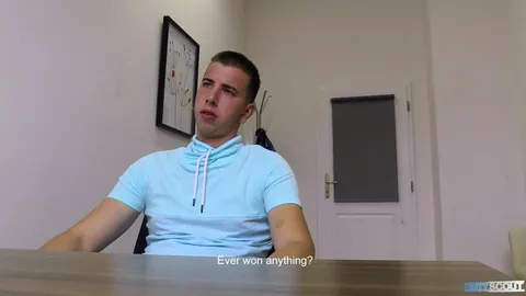 Entrevista de trabajo lasciva con el jefe