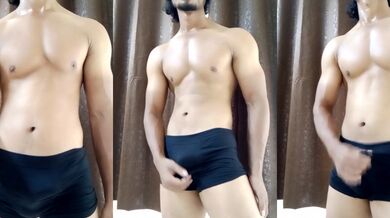 O indiano gostoso masturba-se com a sua enorme carga parte 1