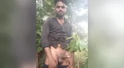 Desi Guy desnuda en el bosque parte 2