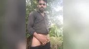 Desi Guy desnuda en el bosque parte 2